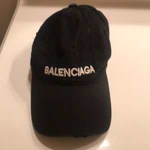 It’s a original Balenciaga Hat
